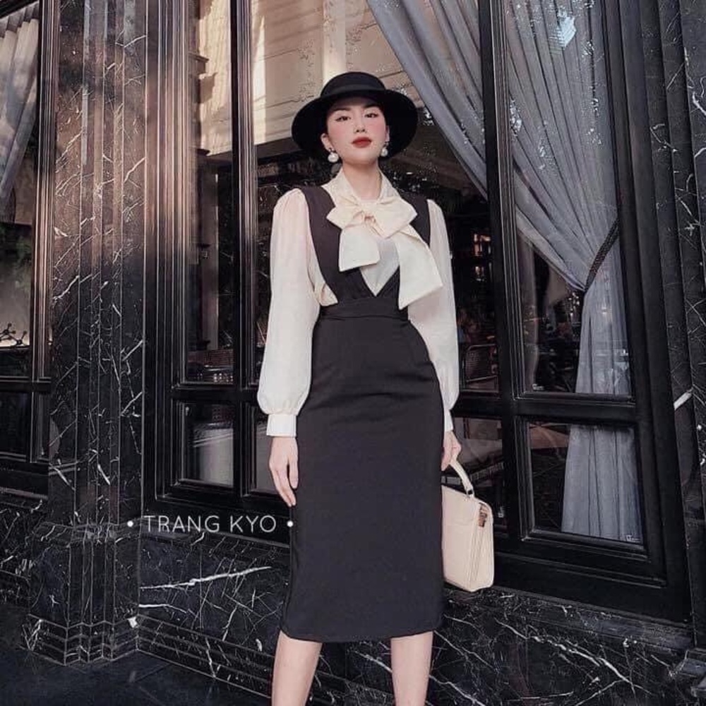 Set blouse with black shirt